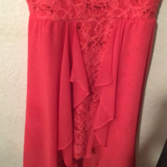 A formal gown - Picture 2 of 3